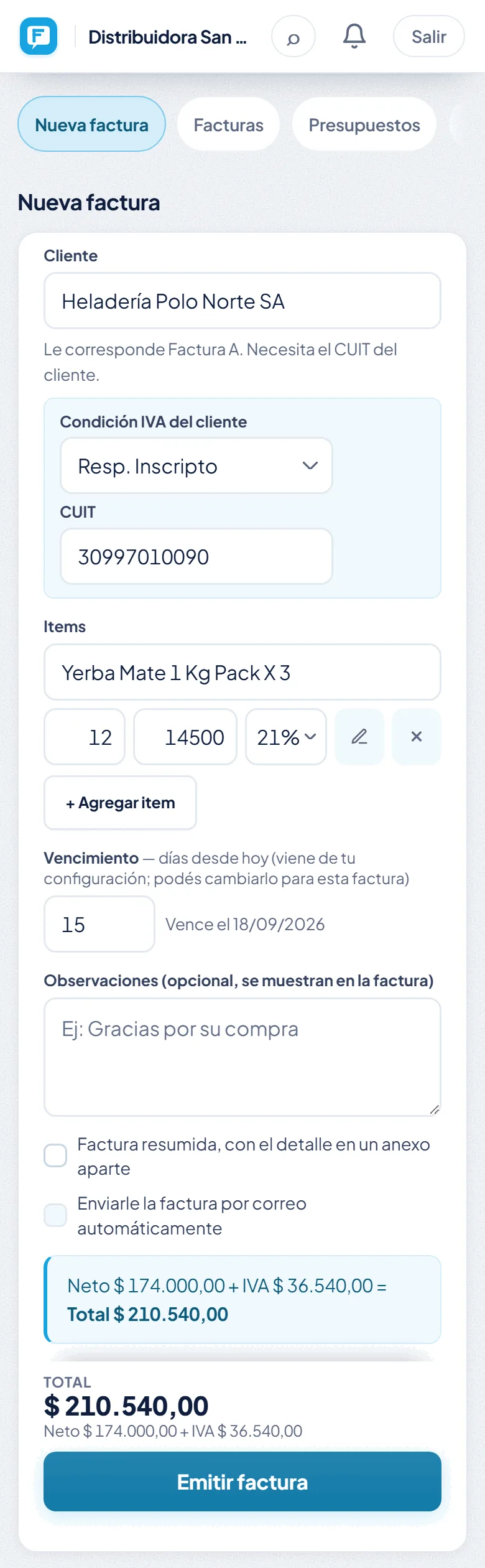 Pantalla de nueva factura del portal de Facturel en un celular: el cliente elegido, el aviso de que le corresponde factura A con su condición frente al IVA y su CUIT, un ítem con cantidad, precio unitario y alícuota, el vencimiento, las observaciones, el neto más el IVA, el total de $210.540 y el botón Emitir factura. Datos de una cuenta de demostración.